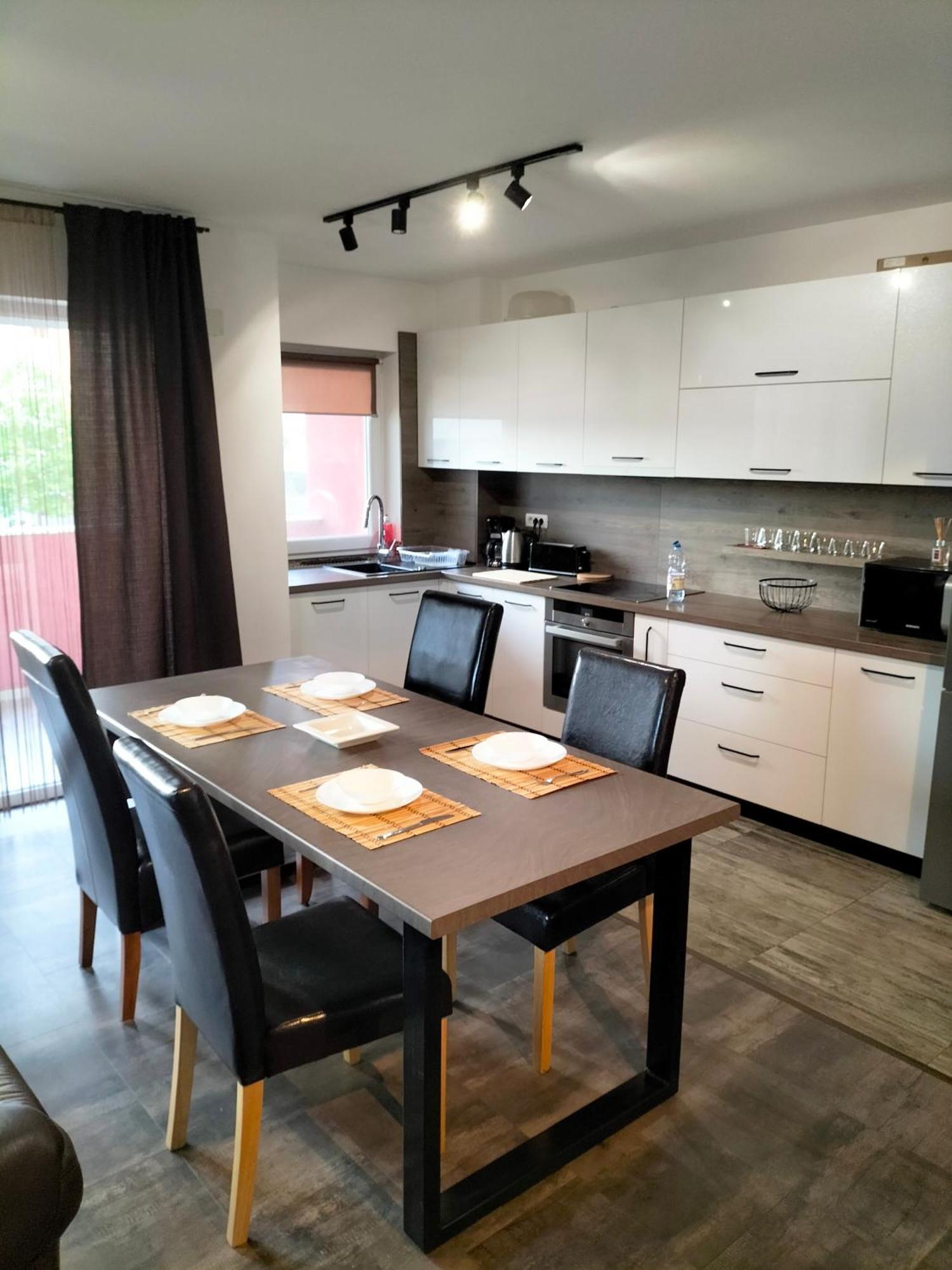 Lotus Area On Apartment Oradea Exterior photo